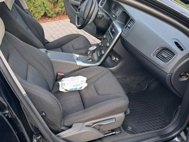 Черный Вольво С60, объемом двигателя 1.6 л и пробегом 300 тыс. км за 8500 $, фото 5 на Automoto.ua