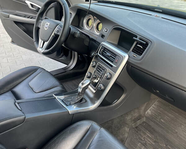 Вольво С60 2012 у Києві на Automoto.ua Чорний Вольво С60, об'ємом двигуна 2.95 л та пробігом 220 тис. км за 10500 $, фото 10 на Automoto.ua