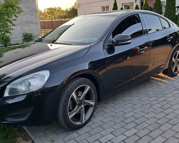 Черный Вольво С60, объемом двигателя 1.56 л и пробегом 300 тыс. км за 9500 $, фото 2 на Automoto.ua