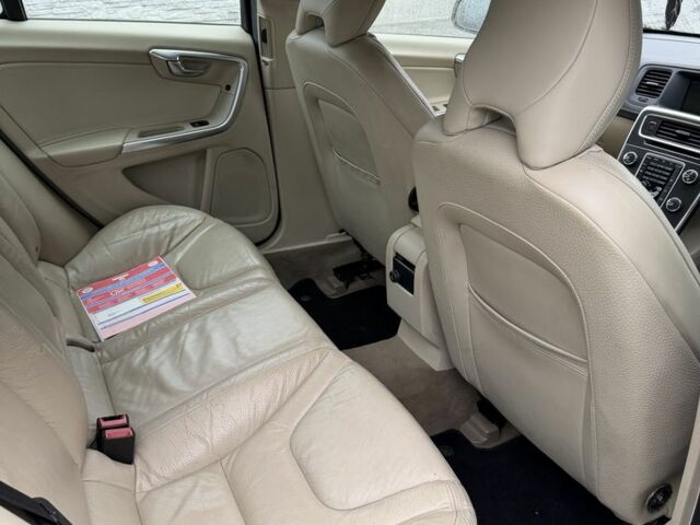 Черный Вольво С60, объемом двигателя 1.6 л и пробегом 300 тыс. км за 1700 $, фото 2 на Automoto.ua