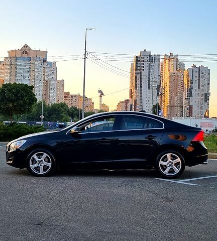 Черный Вольво С60, объемом двигателя 2.5 л и пробегом 207 тыс. км за 9700 $, фото 1 на Automoto.ua