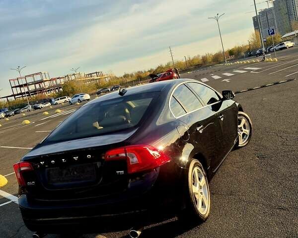 Черный Вольво С60, объемом двигателя 2.5 л и пробегом 207 тыс. км за 9999 $, фото 9 на Automoto.ua