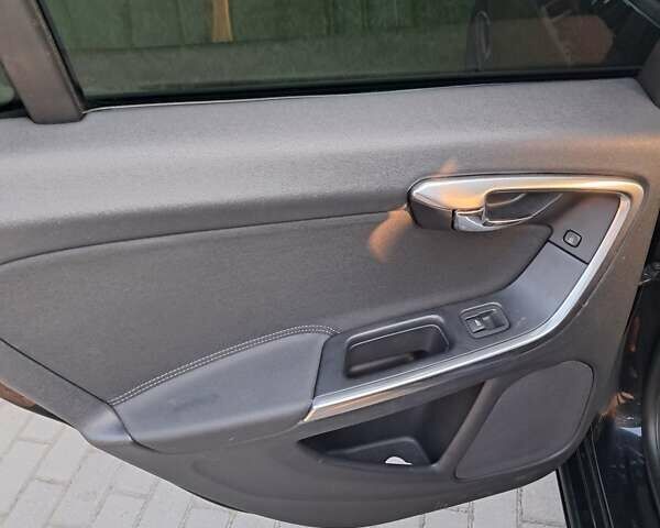 Черный Вольво С60, объемом двигателя 1.56 л и пробегом 300 тыс. км за 9500 $, фото 16 на Automoto.ua