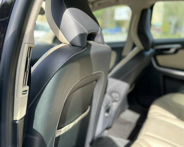 Черный Вольво С60, объемом двигателя 2.5 л и пробегом 203 тыс. км за 9200 $, фото 13 на Automoto.ua