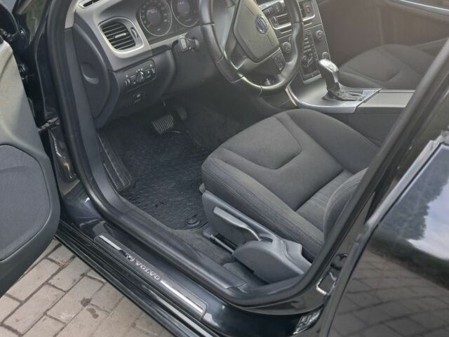 Черный Вольво С60, объемом двигателя 1.6 л и пробегом 300 тыс. км за 8500 $, фото 6 на Automoto.ua