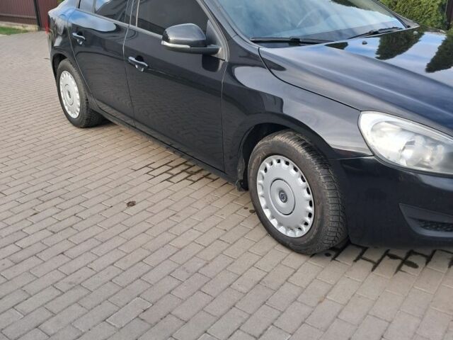 Черный Вольво С60, объемом двигателя 1.6 л и пробегом 300 тыс. км за 8500 $, фото 2 на Automoto.ua