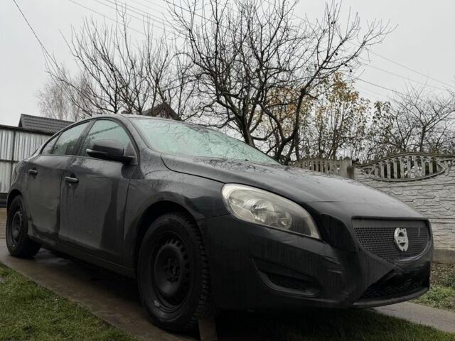 Черный Вольво С60, объемом двигателя 1.6 л и пробегом 300 тыс. км за 1700 $, фото 4 на Automoto.ua