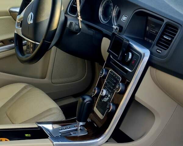 Черный Вольво С60, объемом двигателя 2.5 л и пробегом 207 тыс. км за 9999 $, фото 13 на Automoto.ua