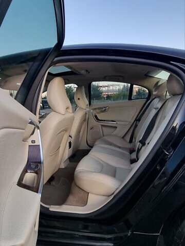 Черный Вольво С60, объемом двигателя 2.5 л и пробегом 207 тыс. км за 9999 $, фото 20 на Automoto.ua