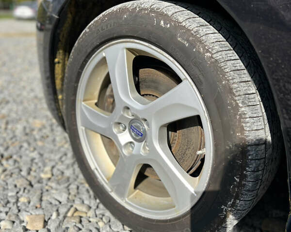 Черный Вольво С60, объемом двигателя 2.5 л и пробегом 203 тыс. км за 9200 $, фото 18 на Automoto.ua