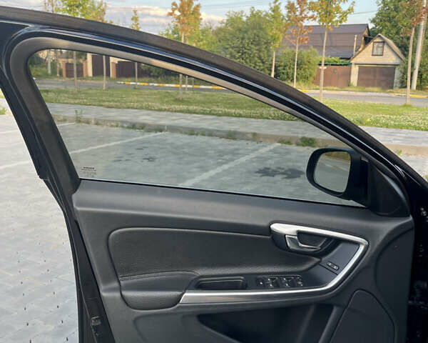 Вольво С60 2012 у Києві на Automoto.ua Чорний Вольво С60, об'ємом двигуна 2.95 л та пробігом 220 тис. км за 10500 $, фото 8 на Automoto.ua