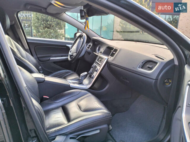 Чорний Вольво С60, об'ємом двигуна 1.98 л та пробігом 225 тис. км за 12700 $, фото 7 на Automoto.ua