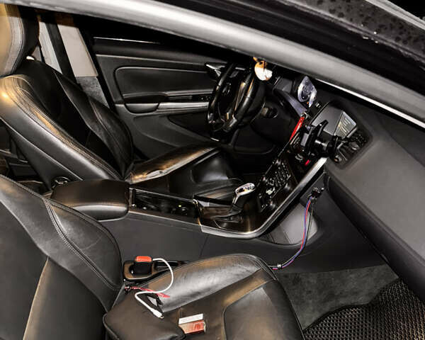 Чорний Вольво С60, об'ємом двигуна 2.52 л та пробігом 195 тис. км за 9800 $, фото 11 на Automoto.ua