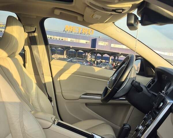 Черный Вольво С60, объемом двигателя 2.5 л и пробегом 207 тыс. км за 9999 $, фото 11 на Automoto.ua