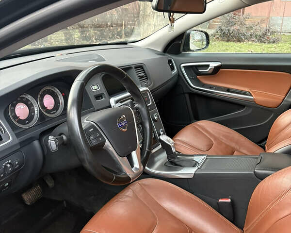 Черный Вольво С60, объемом двигателя 2.52 л и пробегом 107 тыс. км за 11000 $, фото 13 на Automoto.ua