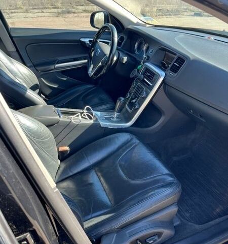 Черный Вольво С60, объемом двигателя 2.5 л и пробегом 250 тыс. км за 9300 $, фото 9 на Automoto.ua