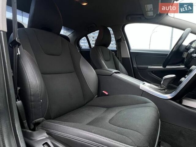 Черный Вольво С60, объемом двигателя 2.5 л и пробегом 170 тыс. км за 9690 $, фото 11 на Automoto.ua