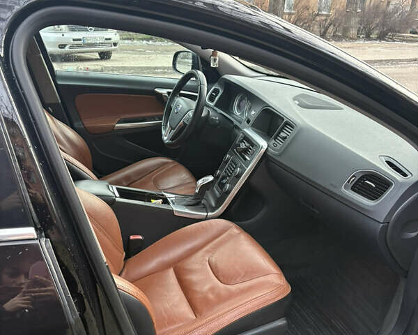 Черный Вольво С60, объемом двигателя 2.52 л и пробегом 107 тыс. км за 11000 $, фото 9 на Automoto.ua