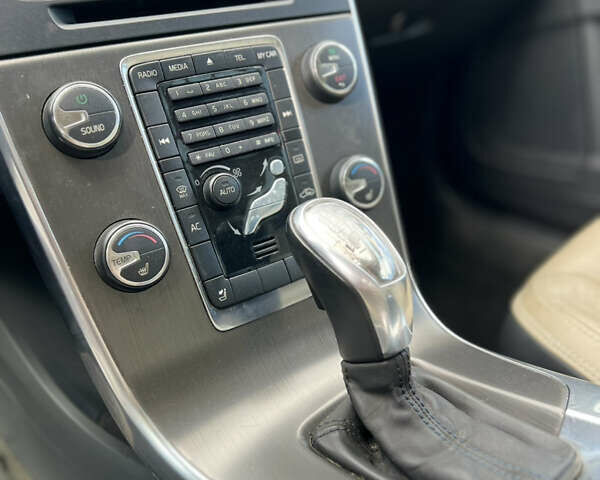 Черный Вольво С60, объемом двигателя 2.5 л и пробегом 203 тыс. км за 9200 $, фото 7 на Automoto.ua