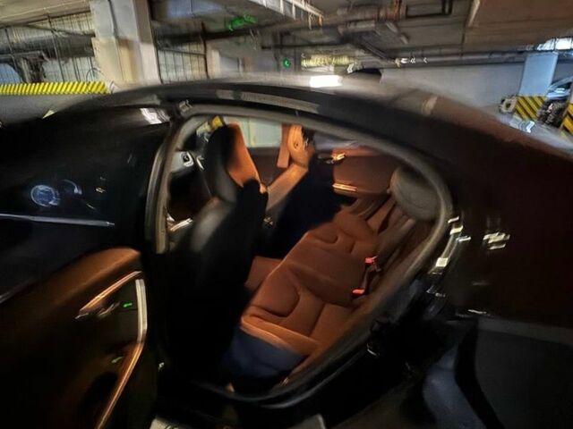 Черный Вольво С60, объемом двигателя 2.5 л и пробегом 168 тыс. км за 8619 $, фото 10 на Automoto.ua