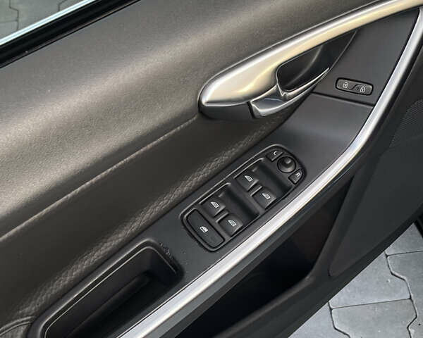 Вольво С60 2012 у Києві на Automoto.ua Чорний Вольво С60, об'ємом двигуна 2.95 л та пробігом 220 тис. км за 10500 $, фото 14 на Automoto.ua