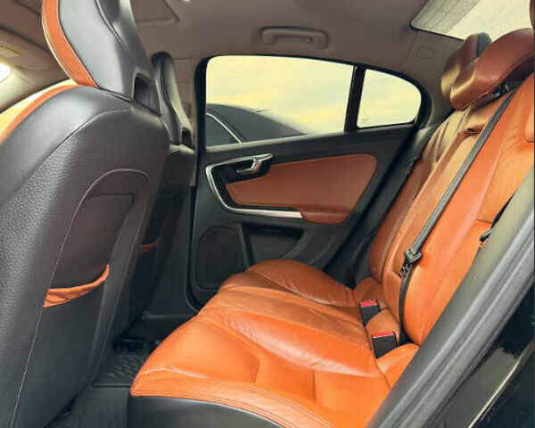 Черный Вольво С60, объемом двигателя 2.52 л и пробегом 225 тыс. км за 9000 $, фото 5 на Automoto.ua