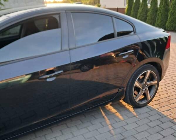 Черный Вольво С60, объемом двигателя 1.56 л и пробегом 300 тыс. км за 9500 $, фото 4 на Automoto.ua