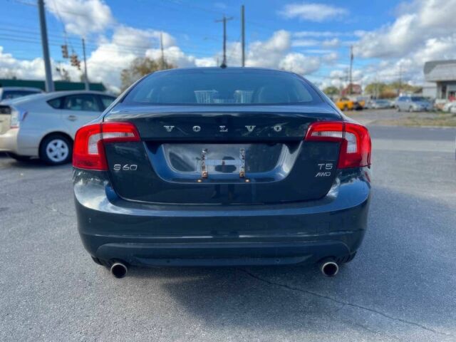 Черный Вольво С60, объемом двигателя 2.5 л и пробегом 84 тыс. км за 5000 $, фото 5 на Automoto.ua