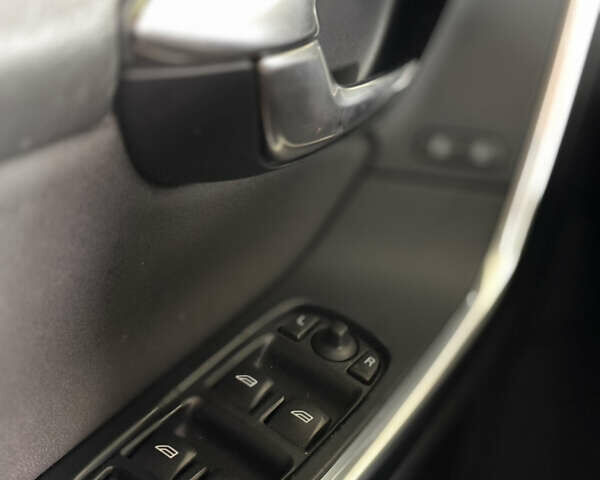 Черный Вольво С60, объемом двигателя 2.5 л и пробегом 138 тыс. км за 7900 $, фото 47 на Automoto.ua