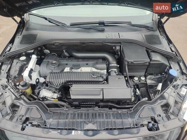 Черный Вольво С60, объемом двигателя 2.5 л и пробегом 133 тыс. км за 12100 $, фото 11 на Automoto.ua