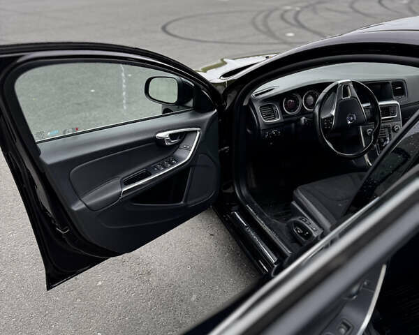 Черный Вольво С60, объемом двигателя 2.5 л и пробегом 138 тыс. км за 7900 $, фото 52 на Automoto.ua