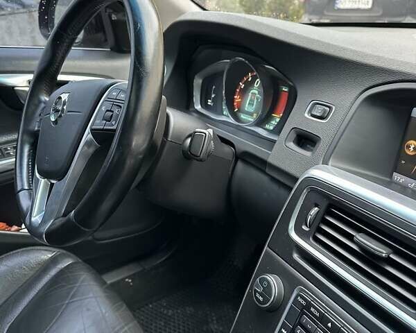 Черный Вольво С60, объемом двигателя 2.5 л и пробегом 304 тыс. км за 9400 $, фото 21 на Automoto.ua