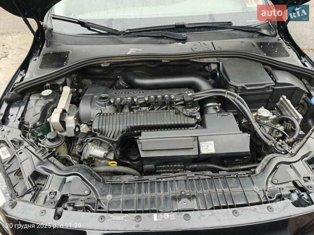 Черный Вольво С60, объемом двигателя 2.5 л и пробегом 100 тыс. км за 15500 $, фото 28 на Automoto.ua