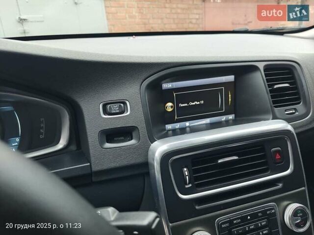 Черный Вольво С60, объемом двигателя 2.5 л и пробегом 100 тыс. км за 15500 $, фото 33 на Automoto.ua