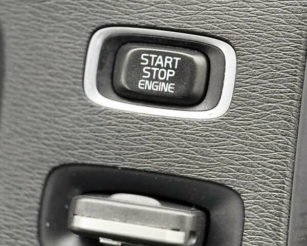 Черный Вольво С60, объемом двигателя 2.5 л и пробегом 138 тыс. км за 7900 $, фото 41 на Automoto.ua