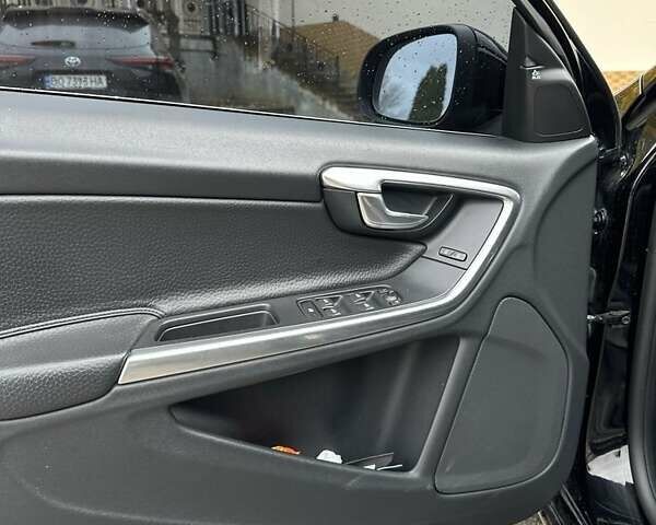 Черный Вольво С60, объемом двигателя 2.5 л и пробегом 304 тыс. км за 9400 $, фото 14 на Automoto.ua