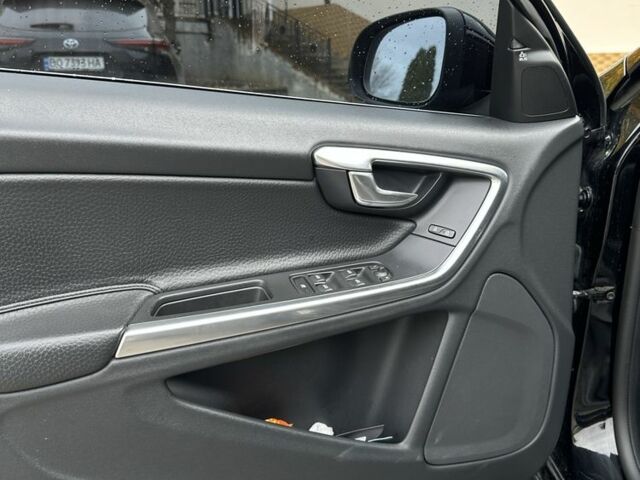 Черный Вольво С60, объемом двигателя 2.5 л и пробегом 304 тыс. км за 9400 $, фото 15 на Automoto.ua