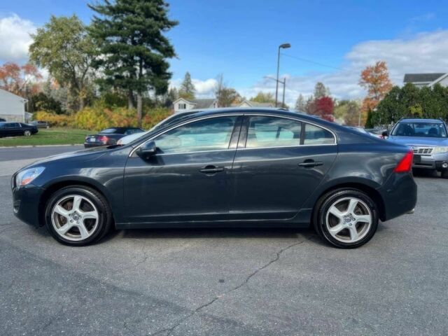 Черный Вольво С60, объемом двигателя 2.5 л и пробегом 84 тыс. км за 5000 $, фото 3 на Automoto.ua