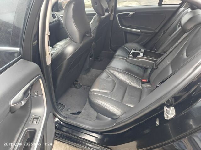 Чорний Вольво С60, об'ємом двигуна 2.5 л та пробігом 100 тис. км за 15500 $, фото 14 на Automoto.ua