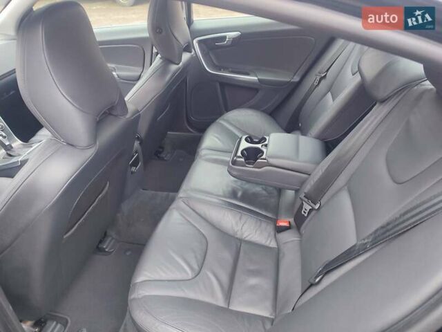 Черный Вольво С60, объемом двигателя 2.5 л и пробегом 133 тыс. км за 12100 $, фото 21 на Automoto.ua