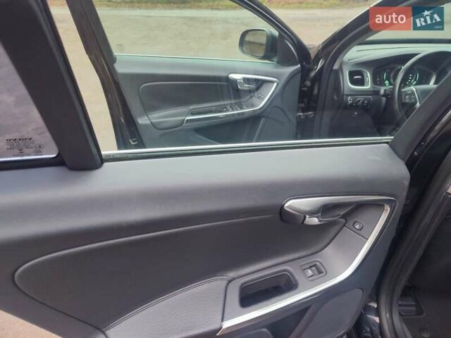 Черный Вольво С60, объемом двигателя 2.5 л и пробегом 133 тыс. км за 12100 $, фото 22 на Automoto.ua