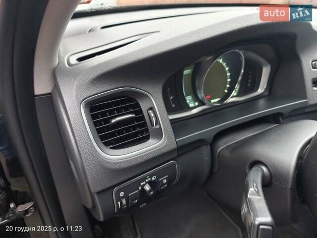 Черный Вольво С60, объемом двигателя 2.5 л и пробегом 100 тыс. км за 15500 $, фото 35 на Automoto.ua