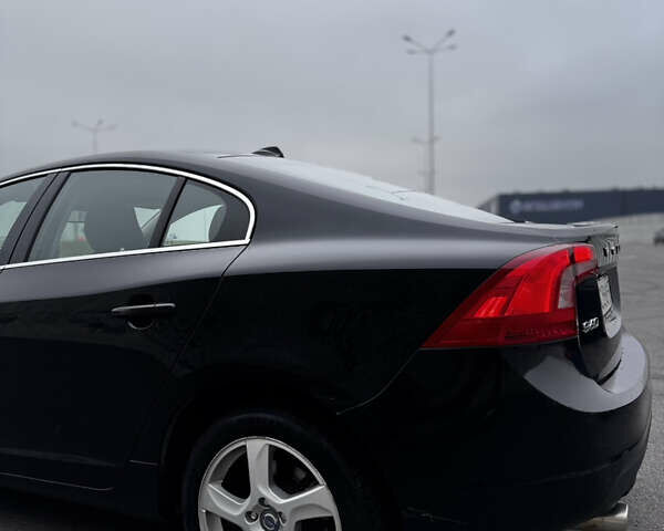 Черный Вольво С60, объемом двигателя 2.5 л и пробегом 138 тыс. км за 7900 $, фото 36 на Automoto.ua