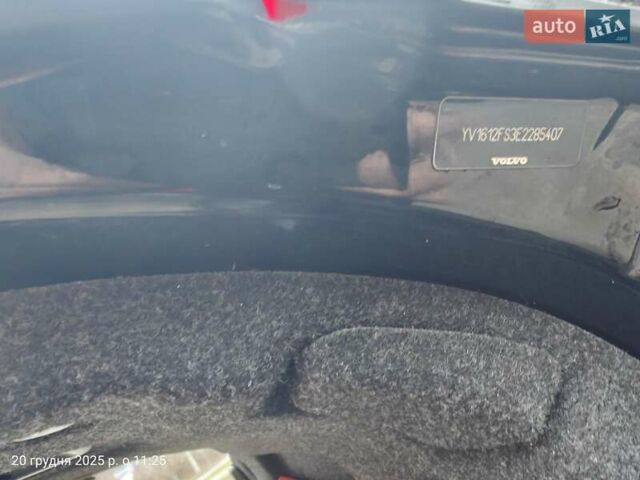 Черный Вольво С60, объемом двигателя 2.5 л и пробегом 100 тыс. км за 15500 $, фото 3 на Automoto.ua