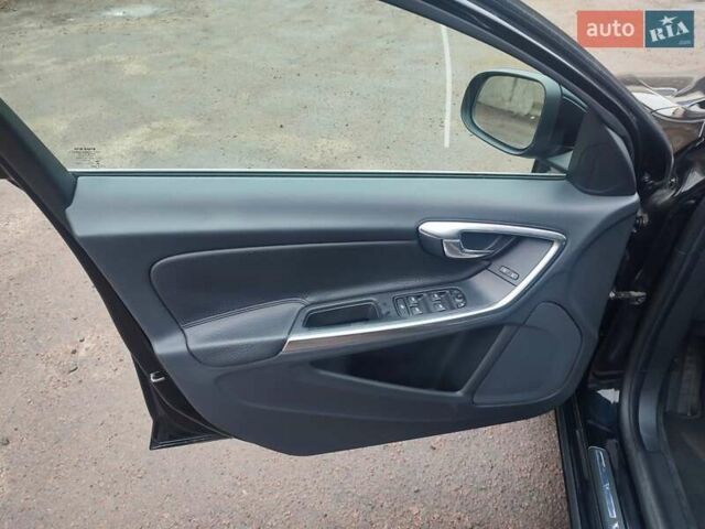 Черный Вольво С60, объемом двигателя 2.5 л и пробегом 133 тыс. км за 12100 $, фото 13 на Automoto.ua