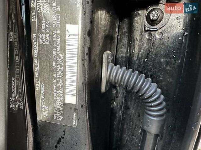 Черный Вольво С60, объемом двигателя 2.5 л и пробегом 304 тыс. км за 9400 $, фото 11 на Automoto.ua