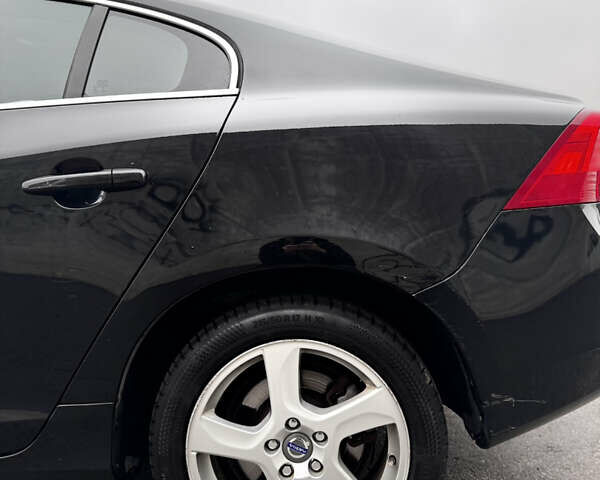 Черный Вольво С60, объемом двигателя 2.5 л и пробегом 138 тыс. км за 7900 $, фото 68 на Automoto.ua