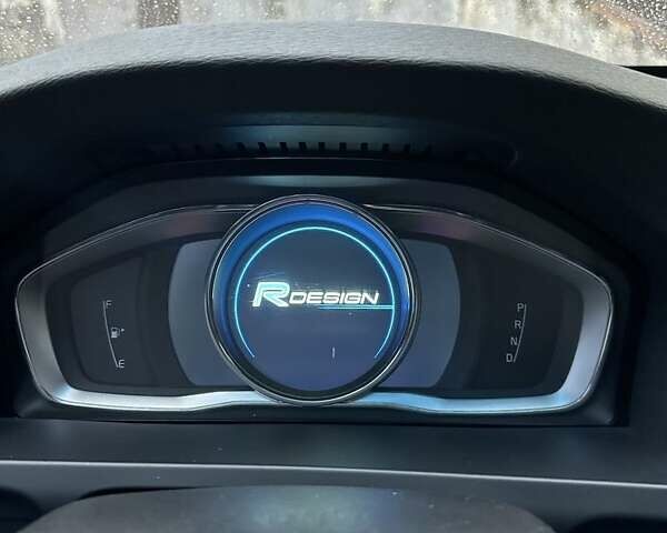 Черный Вольво С60, объемом двигателя 2.5 л и пробегом 304 тыс. км за 9400 $, фото 7 на Automoto.ua