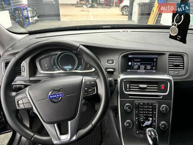 Черный Вольво С60, объемом двигателя 2.52 л и пробегом 152 тыс. км за 12200 $, фото 7 на Automoto.ua