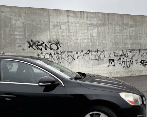 Черный Вольво С60, объемом двигателя 2.5 л и пробегом 138 тыс. км за 7900 $, фото 33 на Automoto.ua